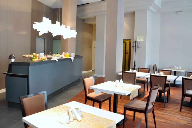 Hotel Poznań pokoje noclegi w centrum miasta konferencje restauracja