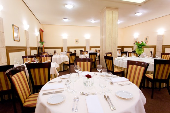 Hotel Poznań pokoje noclegi w centrum miasta konferencje restauracja