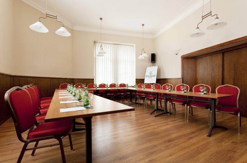 Hotel Poznań pokoje noclegi w centrum miasta konferencje restauracja