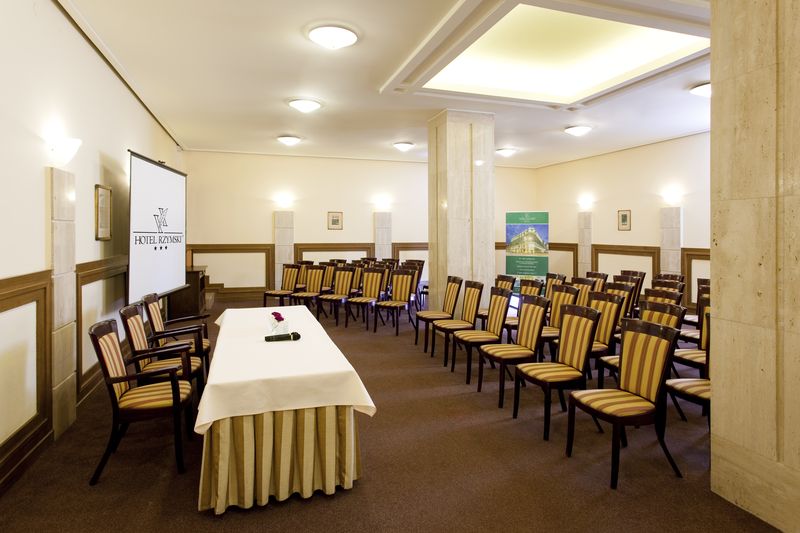 Hotel Poznań pokoje noclegi w centrum miasta konferencje restauracja
