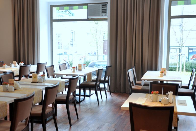 Hotel Poznań pokoje noclegi w centrum miasta konferencje restauracja
