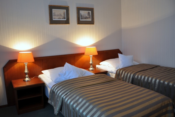 Hotel Poznań pokoje noclegi w centrum miasta konferencje restauracja