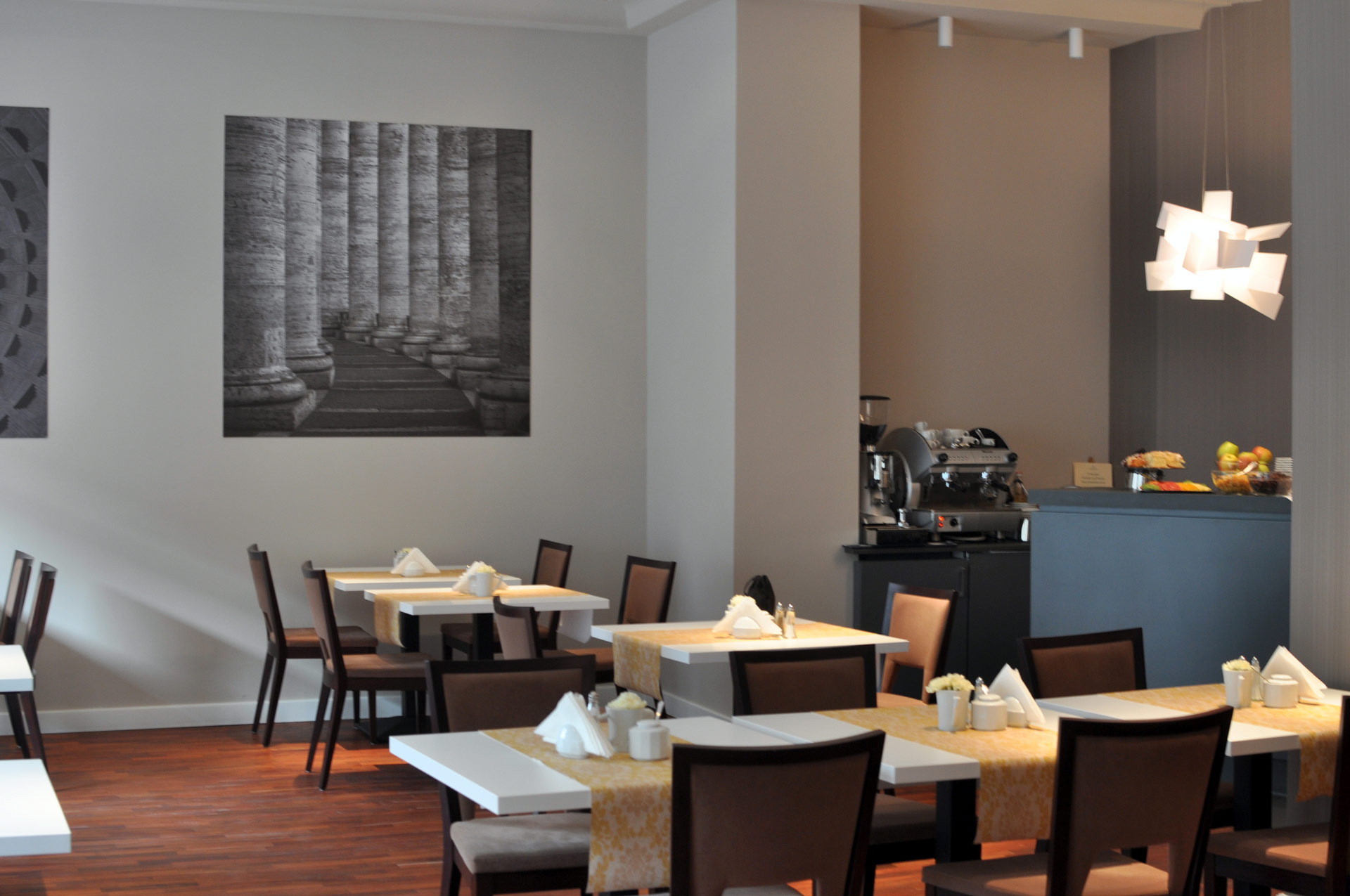 Hotel Poznań pokoje noclegi w centrum miasta konferencje restauracja